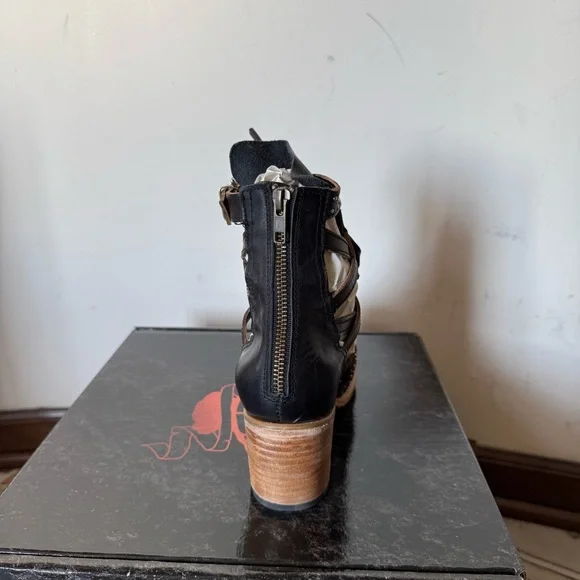 FREEBIRD CHEYENNE MULTI STRAP LACE UP LEATHER BOOTIE SANDAL SIZE 9